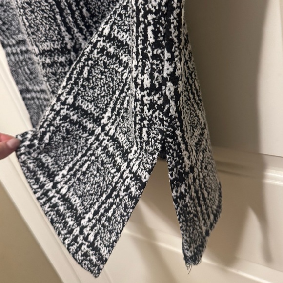 CLEO Plaid Textured Shell Top Size M🤍 - Picture 4 of 8